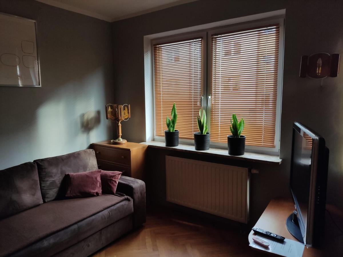 Classic Apartament Metro Kabaty وارسو المظهر الخارجي الصورة