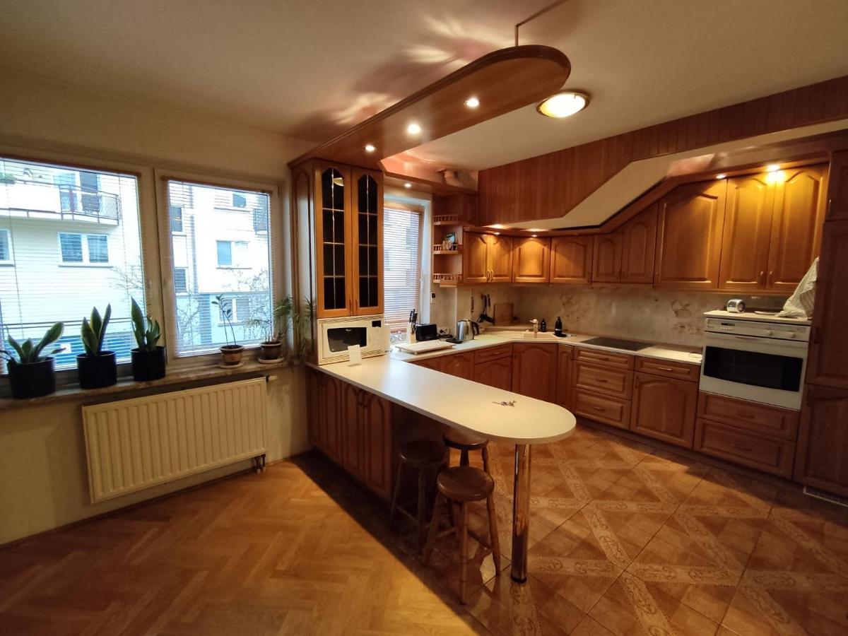 Classic Apartament Metro Kabaty وارسو المظهر الخارجي الصورة