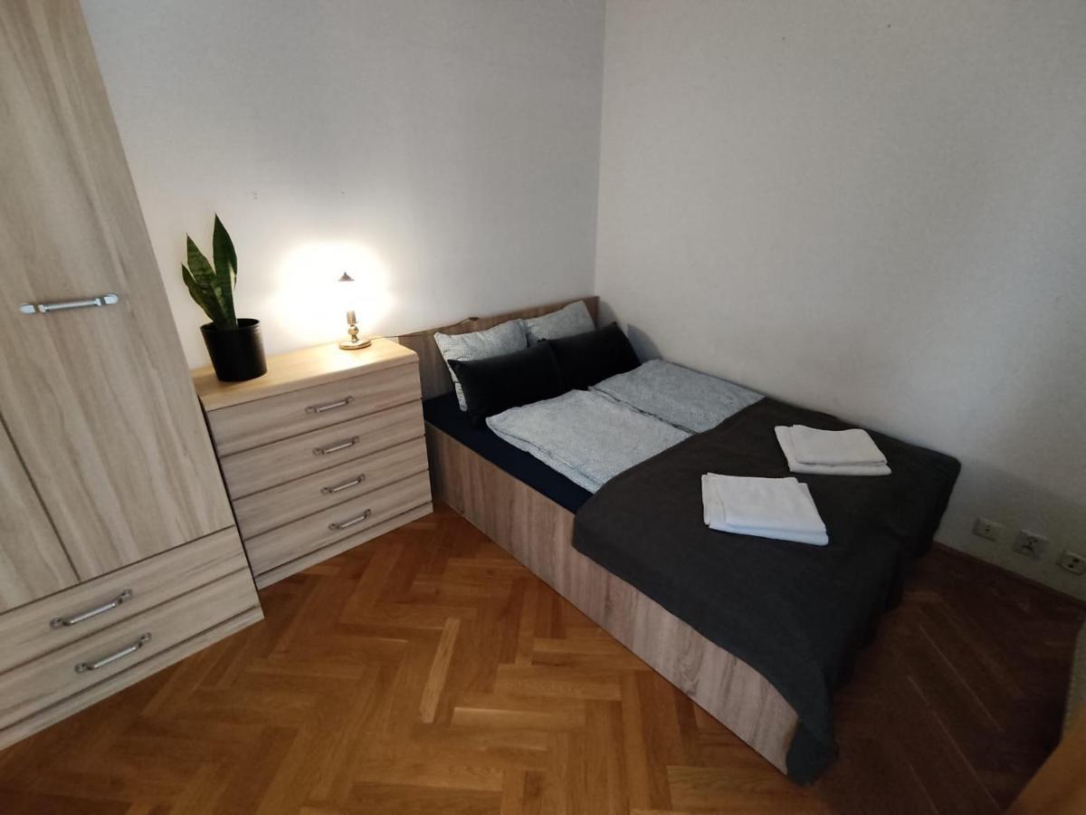Classic Apartament Metro Kabaty وارسو المظهر الخارجي الصورة