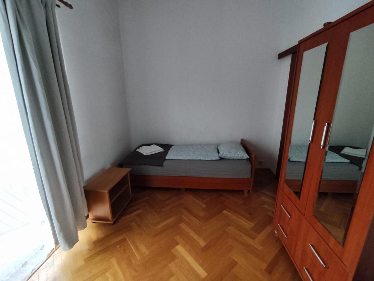Classic Apartament Metro Kabaty وارسو المظهر الخارجي الصورة