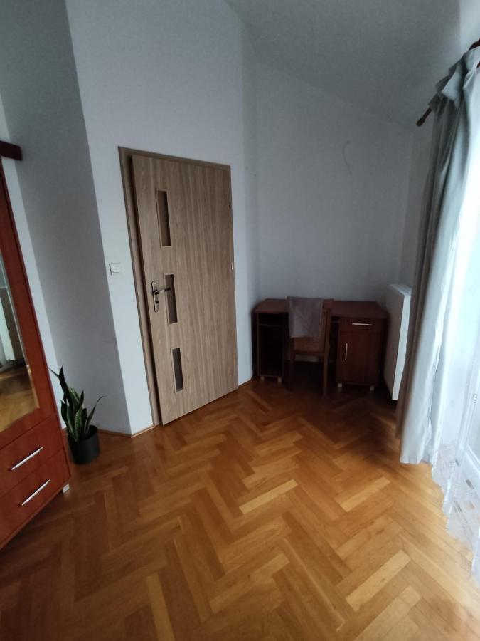 Classic Apartament Metro Kabaty وارسو المظهر الخارجي الصورة