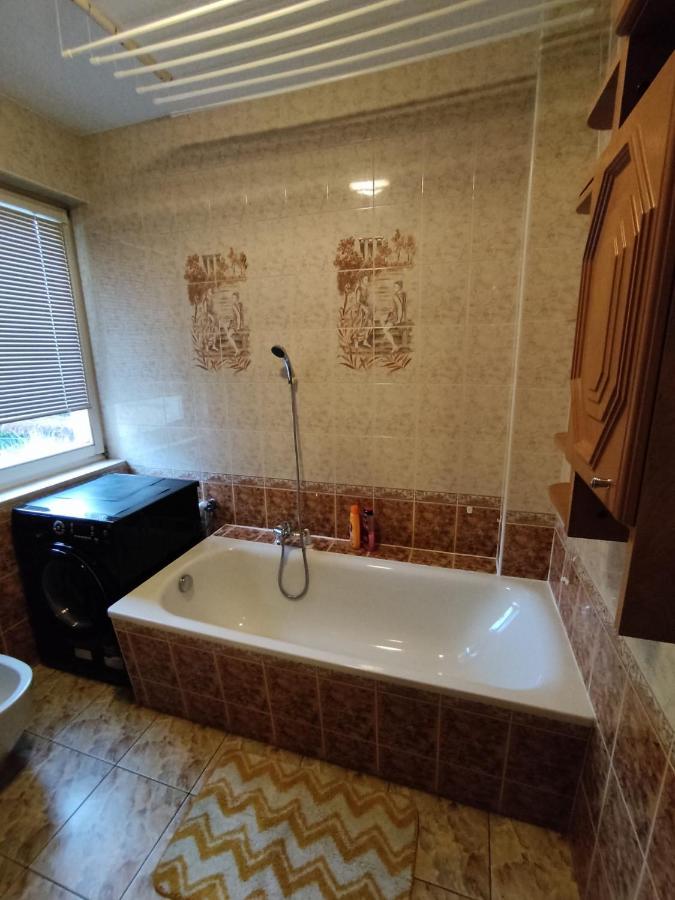 Classic Apartament Metro Kabaty وارسو المظهر الخارجي الصورة